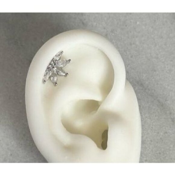 Boutique Jewelry - Sterling Silver Large Crystal Flower Cartilage Earring Brand New